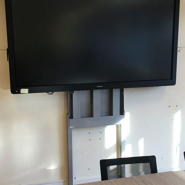 ergoxs-ergoframe-fine-supreme-dreisauliger-wandlift-tv-effw5325zp-stutzfusse-fur-extra-unterstutzung