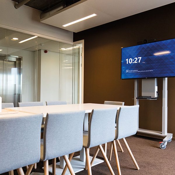 ergoxs-ergoframe-motion-zwei-saulen-rollgestell-eff5251z-cablemanagementmodule-cmm01