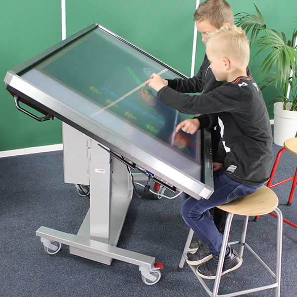 ergoxs-ergoframe-twist-supreme-zwei-saulen-rollgestell-kipptisch-niedrig-efk6200el-45grad-bildung