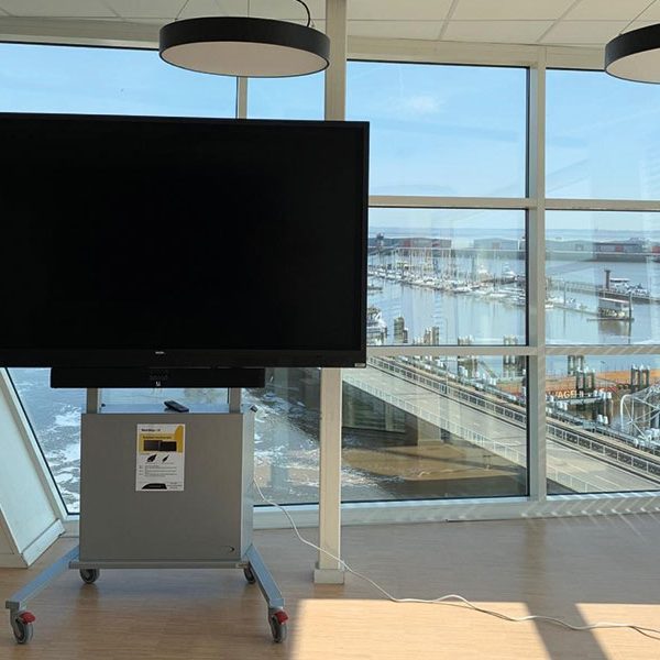 ergoxs-ergoframe-work-select-zwei-saulen-rollgestell-tv-eff5200-schwarz-projekt-delfzijl