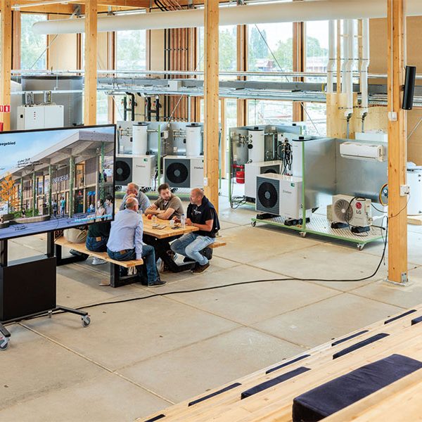 ergoxs-ergoframe-work-select-zwei-saulen-rollgestell-tv-eff5200-schwarz-projekt-energie-hub050-2