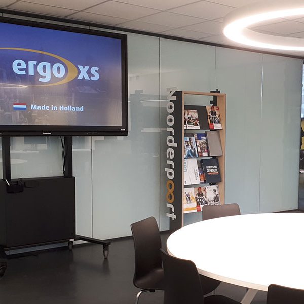 ergoxs-ergoframe-work-select-zwei-saulen-rollgestell-tv-eff5200-schwarz-projekt-noorderpoort