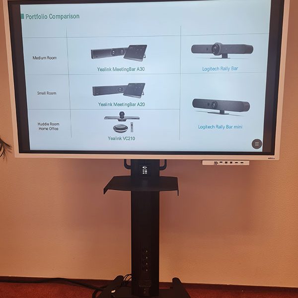 ergoxs-flexline-active-lite-rollgestell-budget-trs18bv44b-kamerahalterung-camb1-montagehalterung-wpmb1-steckdosen-4fach-elec042