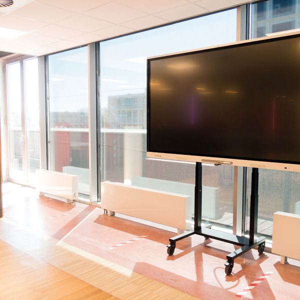 ergoxs-slimline-compact-mobile-rollgestell-eff2221z-projekt-rocva-collegezuid2